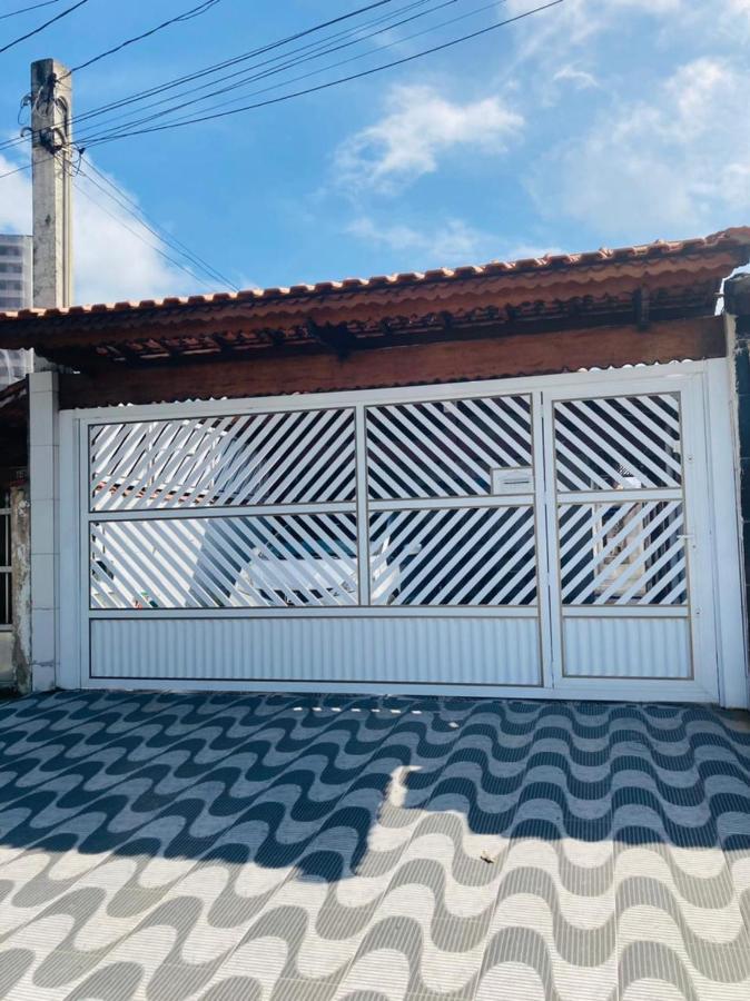 Villa Casa Moderna: Beachfront Retreat With Heated Pool And Gourmet Area Praia Grande (Santos)