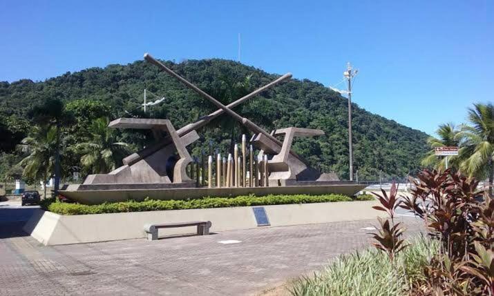 Casa Moderna: Beachfront Retreat With Heated Pool And Gourmet Area Praia Grande (Santos)